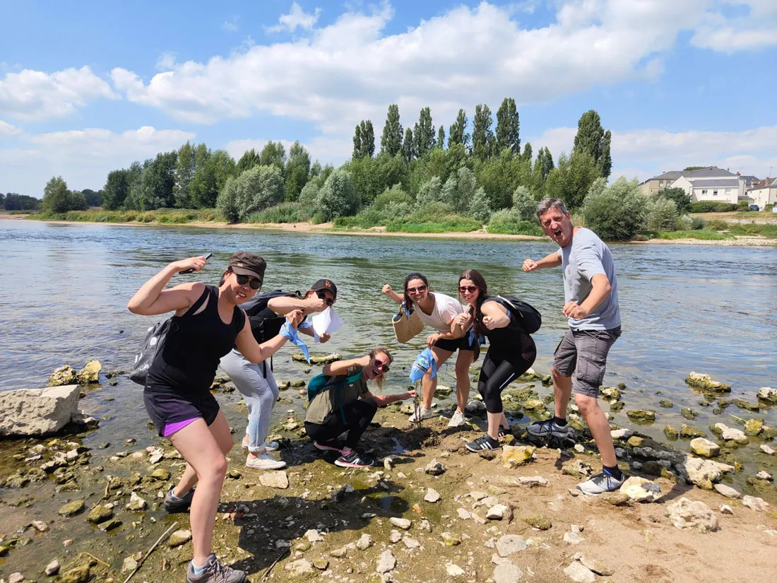 groupe de personnes en bord de Loire